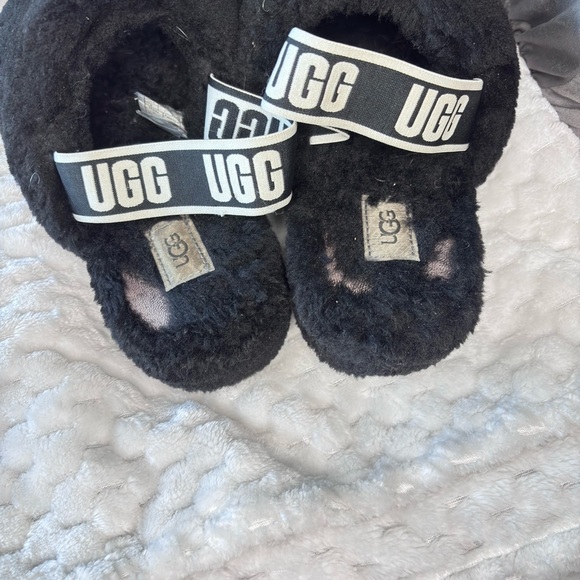 UGG  Cozy Sandals - Picture 3 of 4